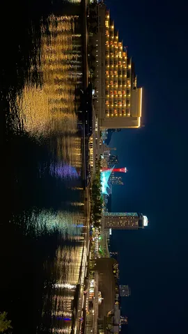 水面に映える夜の表情