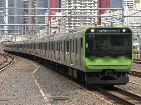 都会を駆ける緑の環状線