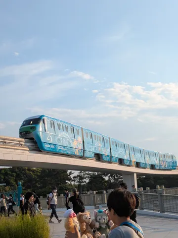 夢と現実が交差する空色の軌道