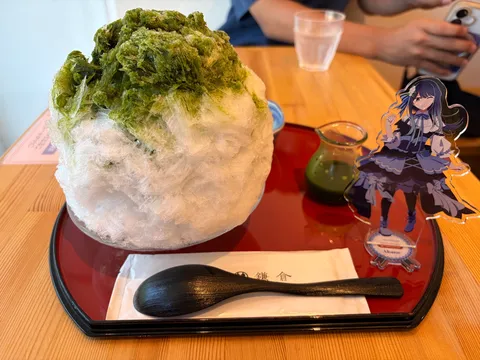 抹茶かき氷に推しを添えて