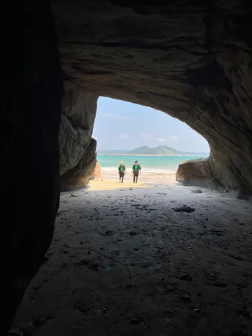 洞窟から現れた光景