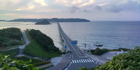 島へと続く絶景の橋