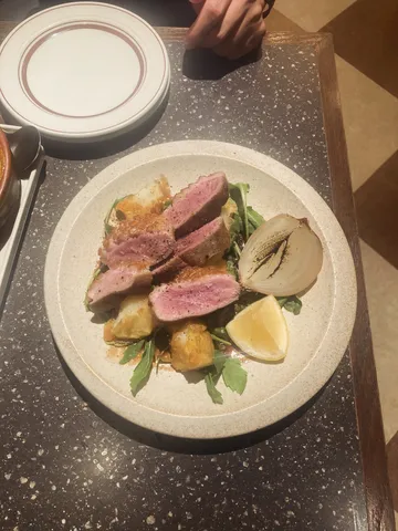しっとりロースト、香ばし野菜添え
