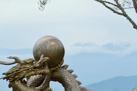 龍が守る神秘の珠