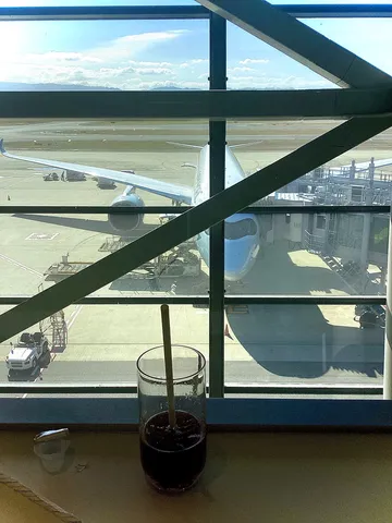 飛行機と旅立ちのドリンク