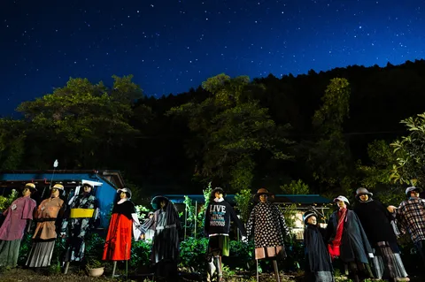 星空の下、案山子たちの夜会