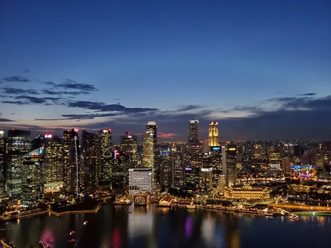 シンガポール