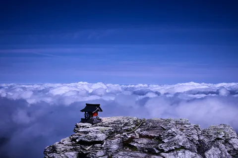 雲上の祠、青の世界
