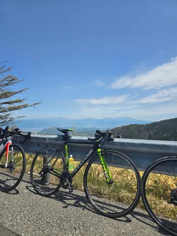 澄んだ空と自転車の旅