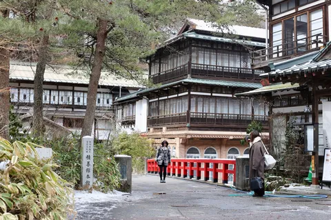 古都の温泉宿、冬の静寂