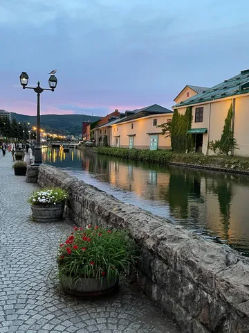 夕暮れの運河に灯る浪漫