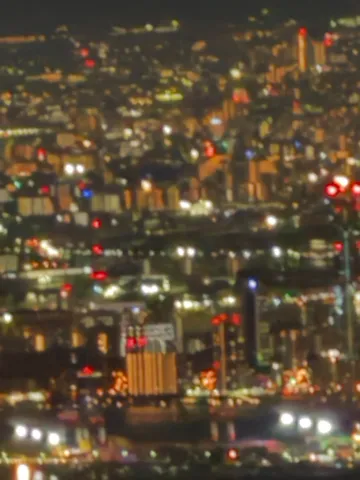 夜景に灯る都市の光