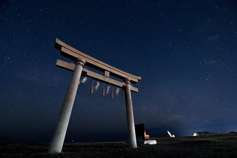星空と鳥居、宇宙への入り口