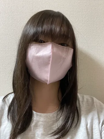 優しいピンクのマスクと私