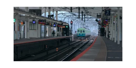 未来へ向かう、淡い緑の列車