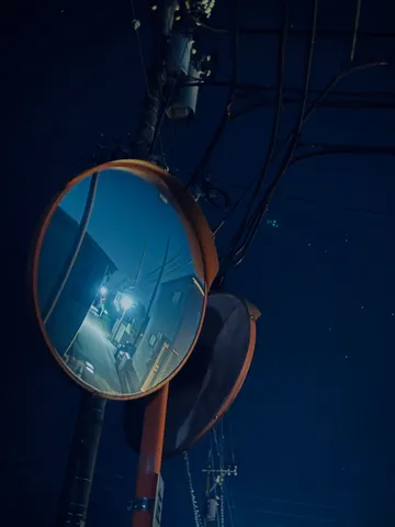 夜のとある交差点の写し鏡
