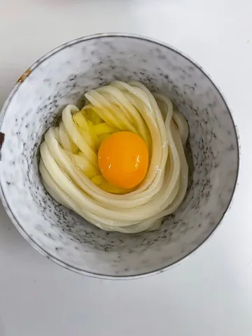 とろ〜り卵と極太うどん