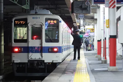 発車オーライ！名指揮者の舞