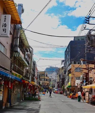 昭和レトロな商店街の路地裏