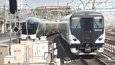 線路の向こうの光景