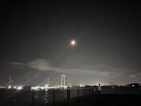 夜景を望む、一人静かに