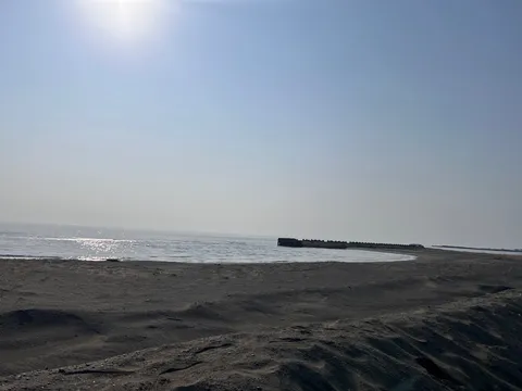 静寂の海と防波堤