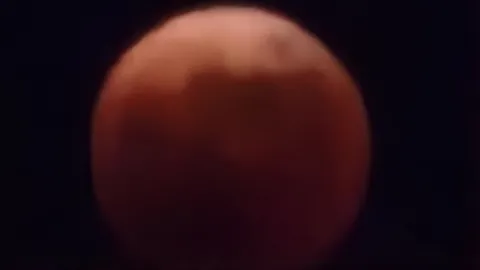 赤い惑星？それとも幻？
