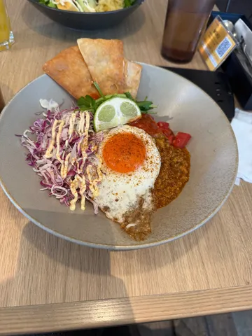 朝の光と食卓の彩り