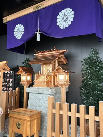 現代に現れた、手のひら神殿