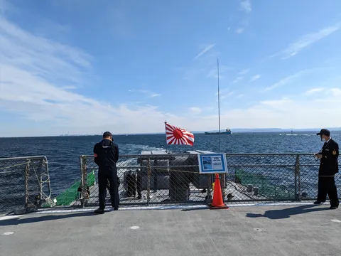 青き海原、旭日の誓い