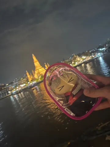 夜景とマスクの対比