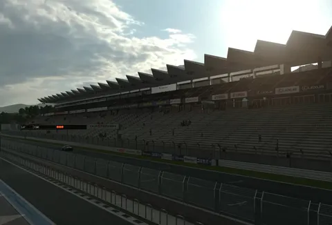 レースの静寂、観客席のドラマ
