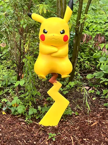 腕組みピカチュウ、自然と一体