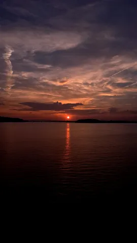 空と海、夕陽のシンフォニー