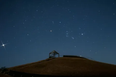星空の下の休憩所
