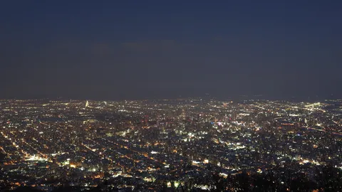 夜景に溶け込む街の灯り