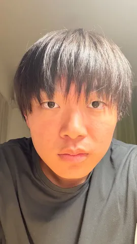 黒髪に宿る静かな光