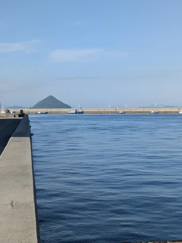 海と山と橋、三段重ね