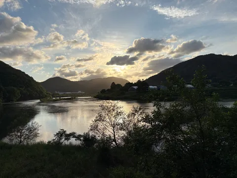 夕焼けが映る水面