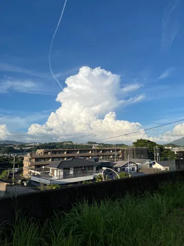 雲の上の青い軌跡