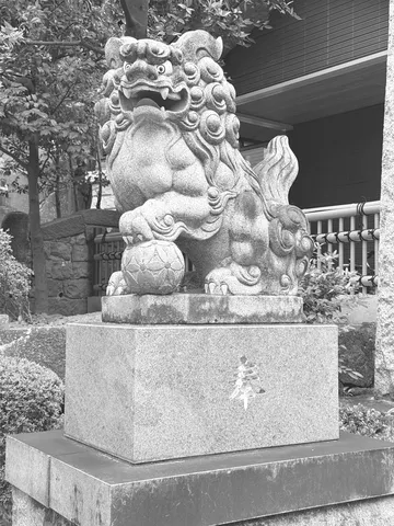 狛犬が見守る静寂