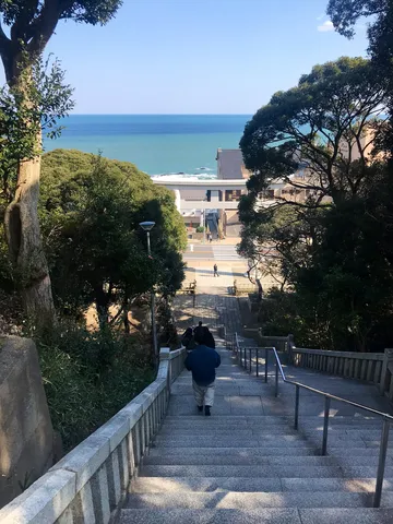 潮風と石段の道
