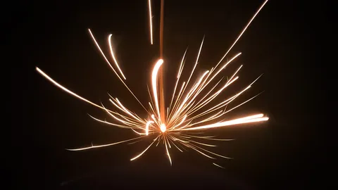 漆黒に弾ける光