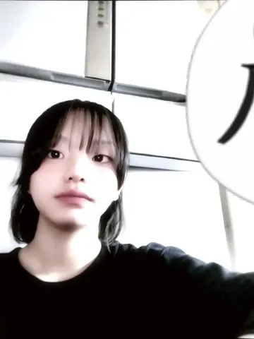 アンニュイな雰囲気のモノクローム