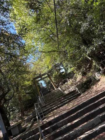 天空と石段のパワースポット