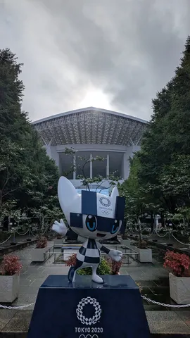 開会を待つ、静かなオリンピック