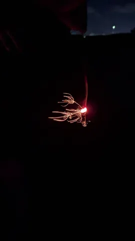 闇夜に光る、儚い火花