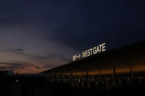 夕暮れのウエストゲート