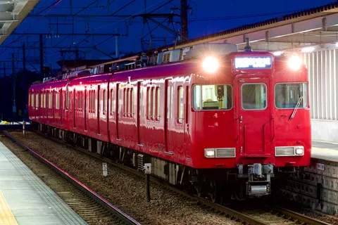 赤い電車、今夜もやる気満々フェイス！