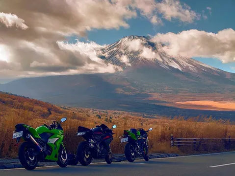 富士を背に、相棒と駆ける絶景